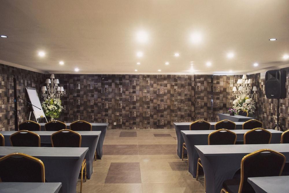 The Vasini Hotel Denpasar  Exterior photo