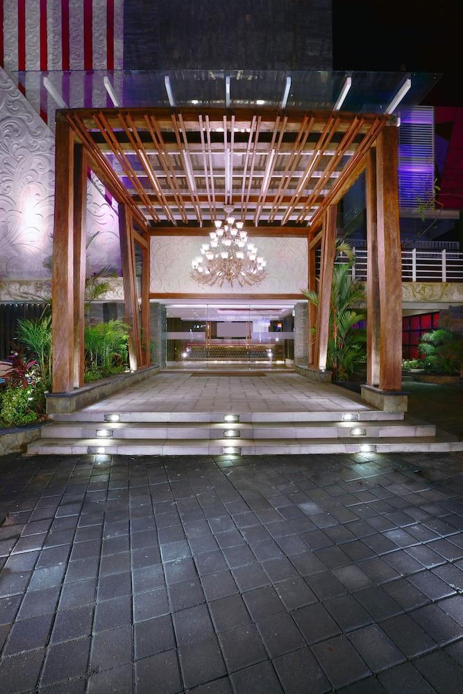 The Vasini Hotel Denpasar  Exterior photo